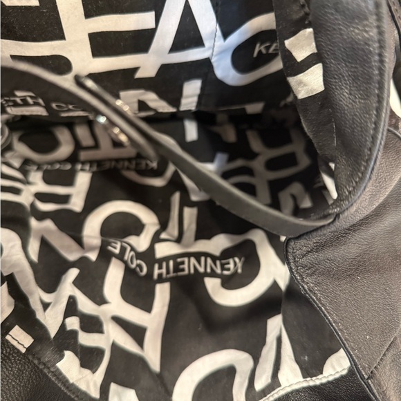 Kenneth Cole Reaction Black leather and Silver accents Shoulder Bag - Picture 7 of 9